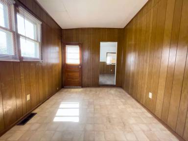 Main picture of 1501 W 10th St