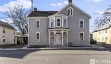 Main picture of 102 E Seminary St