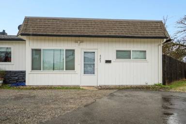 Main picture of 4203 W Kootenai St
