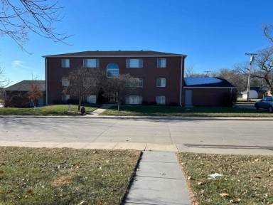 Main picture of 203 S 16