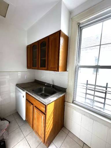 Main picture of 6833 Clyde St