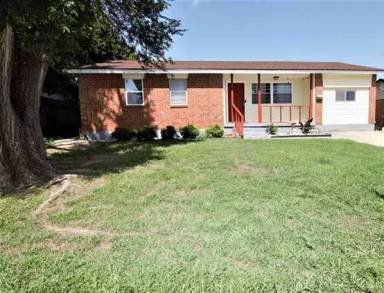 Main picture of 205 Oak St