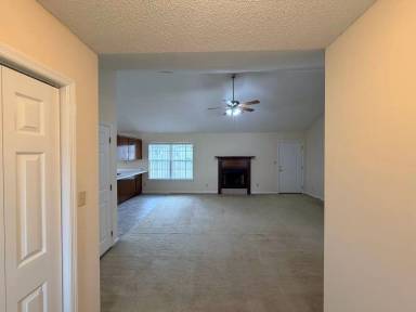 Main picture of 122 Beaver St