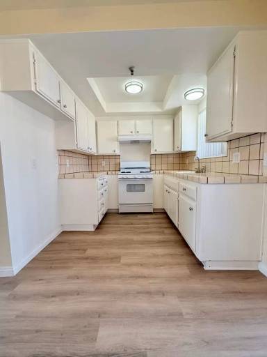 Main picture of 4062 W 129th St