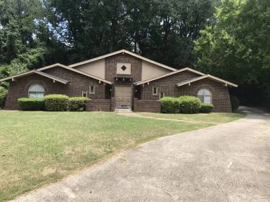 Main picture of 3300 Hilton Woods Dr