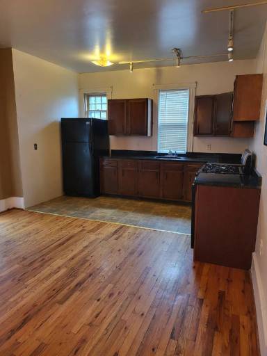 Main picture of 376 Pearl St