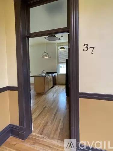 Main picture of 418 S Main St