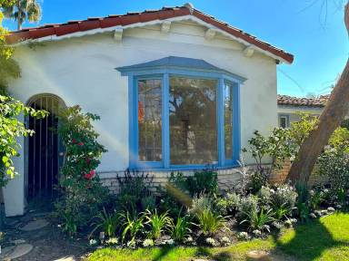 Main picture of 128 N Crescent Heights Blvd