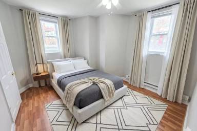Main picture of 1526 W Grange Ave