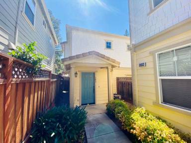 Main picture of 102 Hamlin Loop