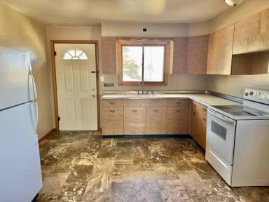 Main picture of 302 W 7th St