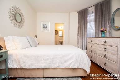 Main picture of 1871 Beacon St
