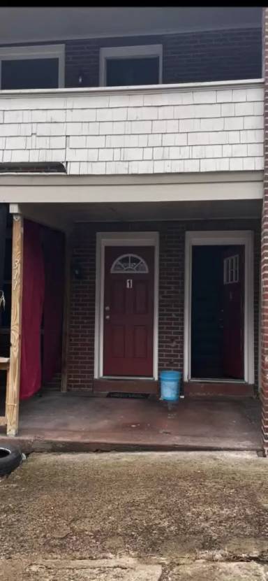 Main picture of 311 W Burgess St