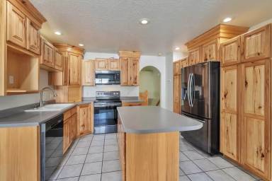 Main picture of 426 W 2700 S