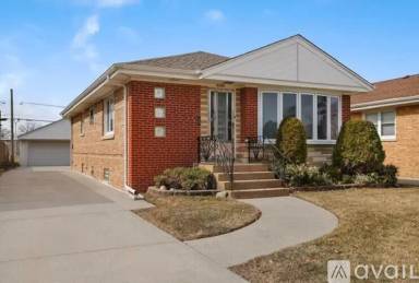 Main picture of 4436 N Overhill Ave