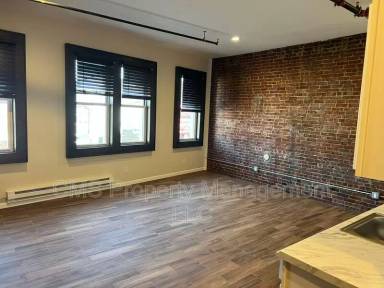 Main picture of 36 W Front St