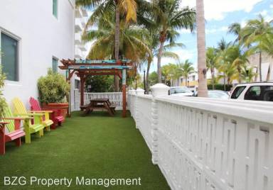 Main picture of 220 Collins Ave