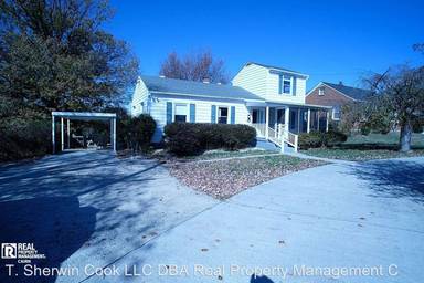 Main picture of 5601 1/2 White Oak Dr