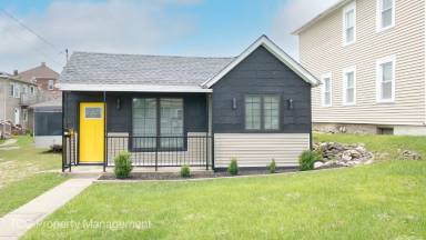 Main picture of 213 Creve Coeur St