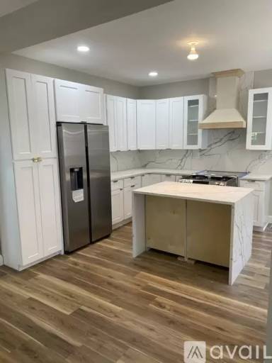 Main picture of 706 6th Ave