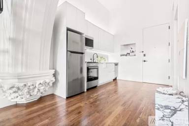 Main picture of 214 Montgomery St