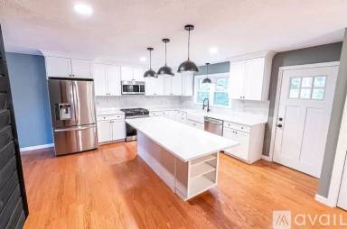 Main picture of 9 Hilltop Dr
