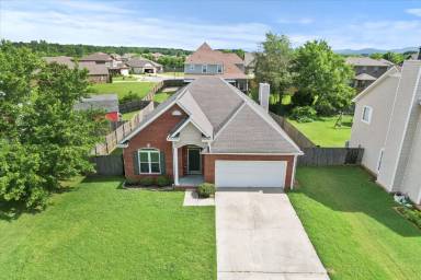 Main picture of 2610 Quail Ridge Ln SW