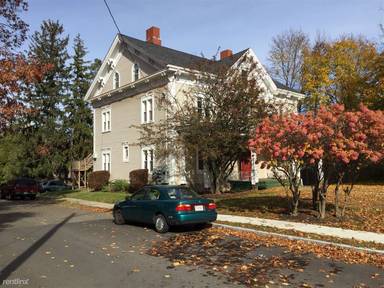 Main picture of 425 S Main St