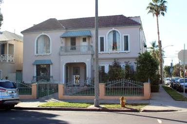 Main picture of 755 N Hayworth Ave