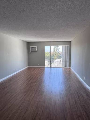 Main picture of 215 N Belmont St