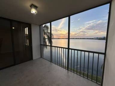 Main picture of Lake Emerald Condo