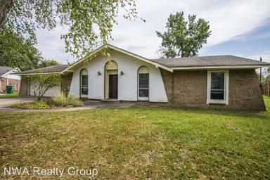 Main picture of 1900 W Magnolia St