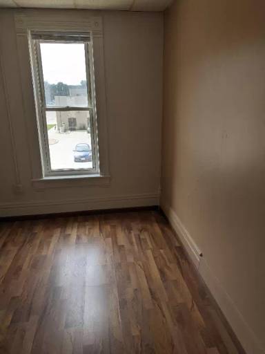Main picture of 142 1/2 W 3rd St