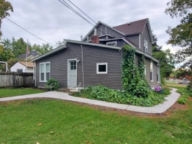 Main picture of 4445 Lincoln Ave