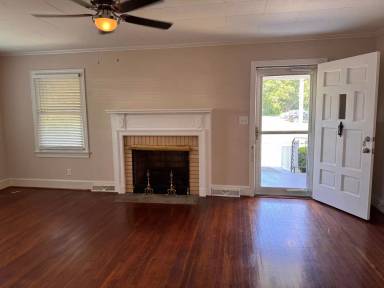 Main picture of 963 S Cox St