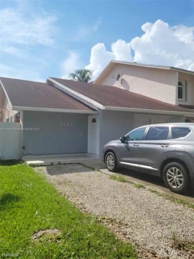 Main picture of 7910 SW 148th Ave