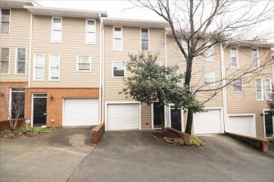 Main picture of 671 Park Village Dr NE