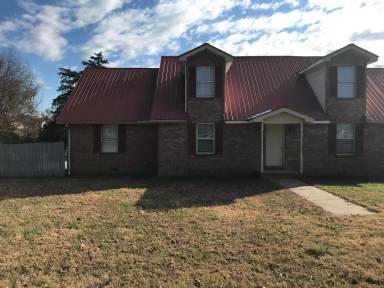Main picture of 2563 Carriage Dr