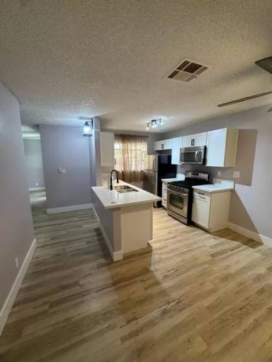 Main picture of 457 N Lamb Blvd