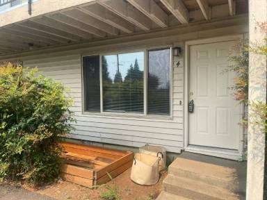 Main picture of 3965 SE Gladstone St