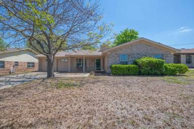 Main picture of 303 Manning Dr