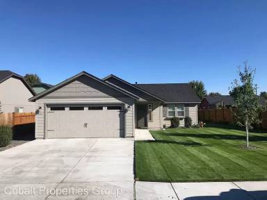 Main picture of 441 NE Quince Ln