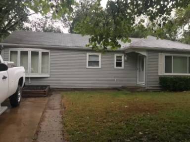 Main picture of 2421 SW Madeline Ln