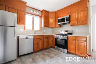 Main picture of 18 Brackett St