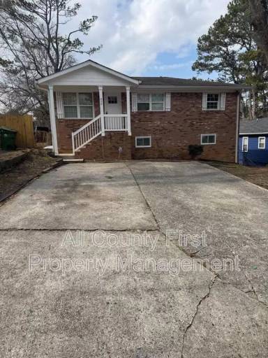 Main picture of 656 Cedar Ave NW