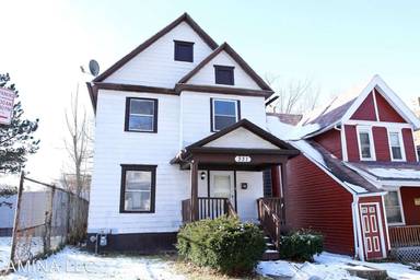 Main picture of 331 Reynolds St