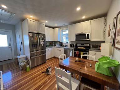 Main picture of 305 Highland Ave