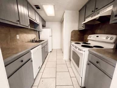 Main picture of 8220 Governor Dr
