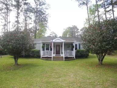 Main picture of 2 Cornus Dr