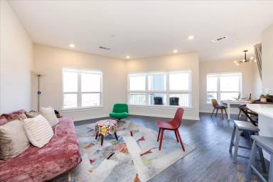 Main picture of 3630 N Davidson St